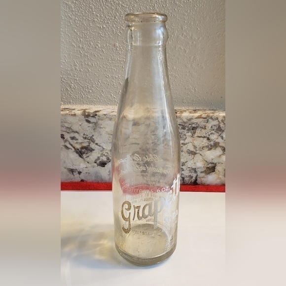 VINTAGE SODA BOTTLES GROUP OF 3 - 7UP, GRAPETTE & NEHI - Picture 6 of 6